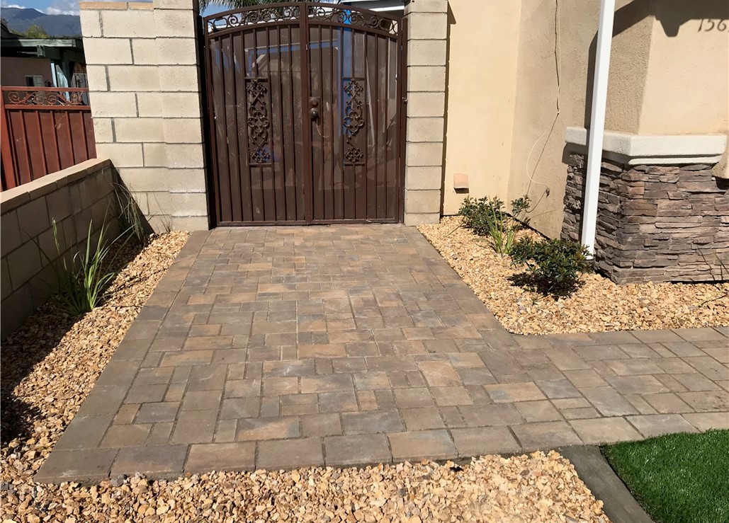 Custom Paved Walkway,, Green-R Turf of Coachella Valley